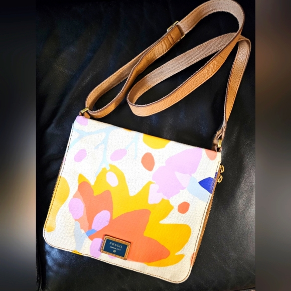 Fossil Handbags - Fossil Floral Canvas and Leather Crossbody EUC